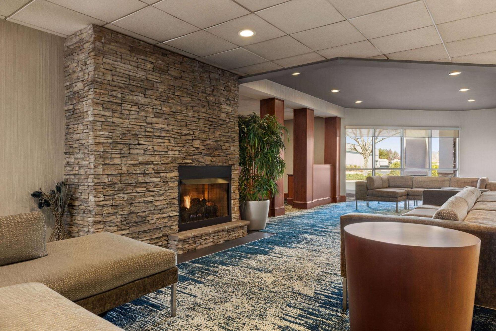 Wingate By Wyndham Fletcher At Asheville Airport Exterior photo